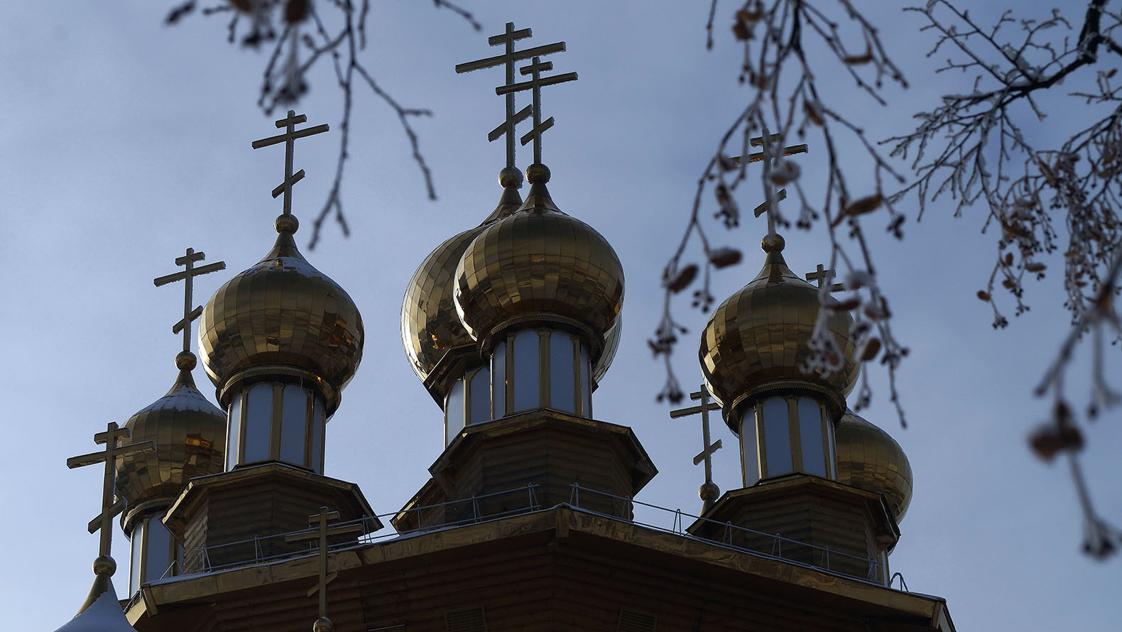 
                     От падения дрона загорелась крыша храма в белгородском селе  
                