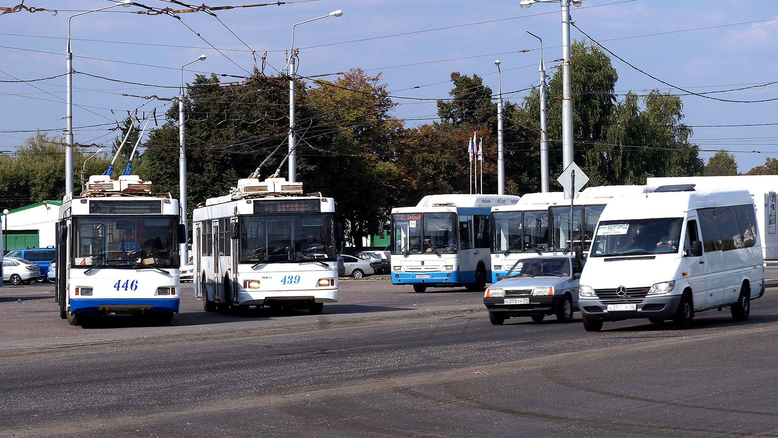 Белгородский автобус. 2003 Год Белгород троллейбус. Троллейбус 87 Белгород.. Автобус ЕТК Белгород. Белгородский общественный транспорт.