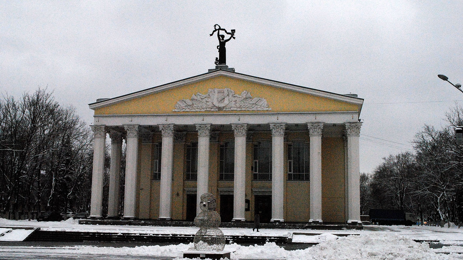 
                     Драмтеатр в Белгороде закрывается для посетителей до февраля  
                