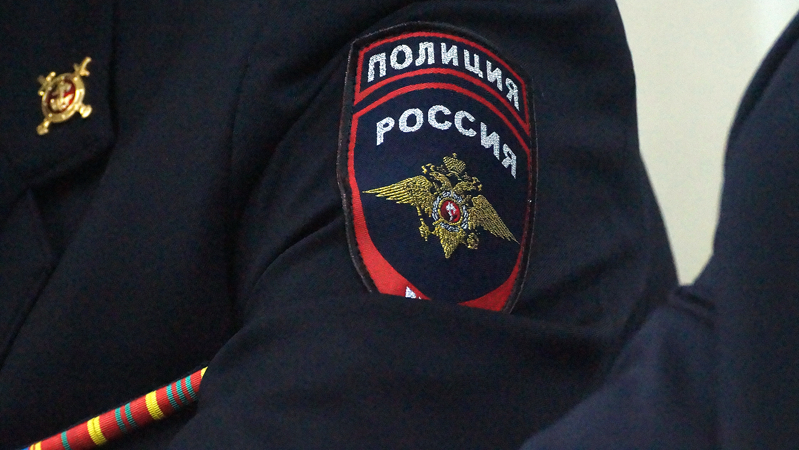
                     Сотрудница белгородской полиции фиктивно ставила мигрантов из Центральной Азии на учёт 
                