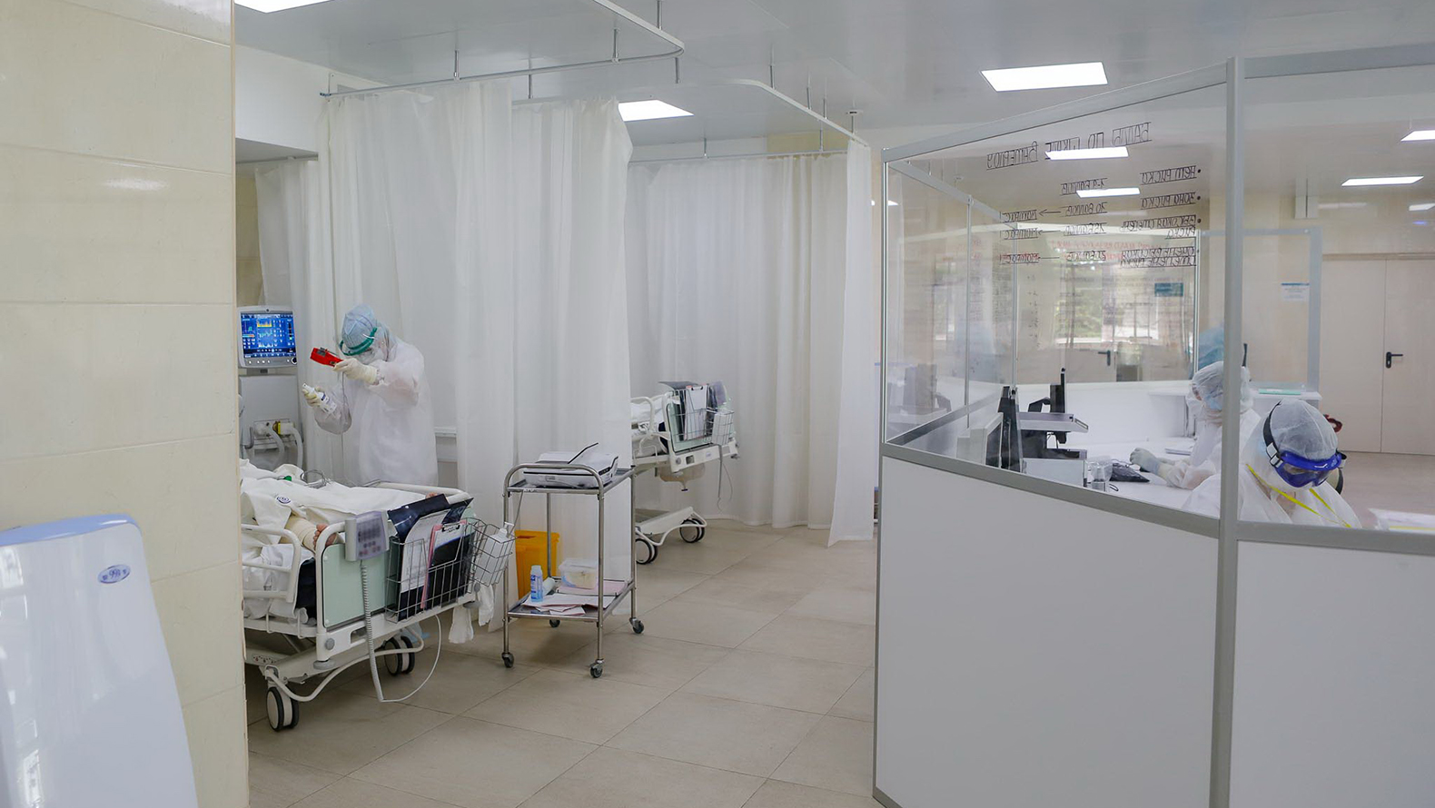 
                     В инфекционном центре Старого Оскола заканчиваются койки для ковидных пациентов 
                